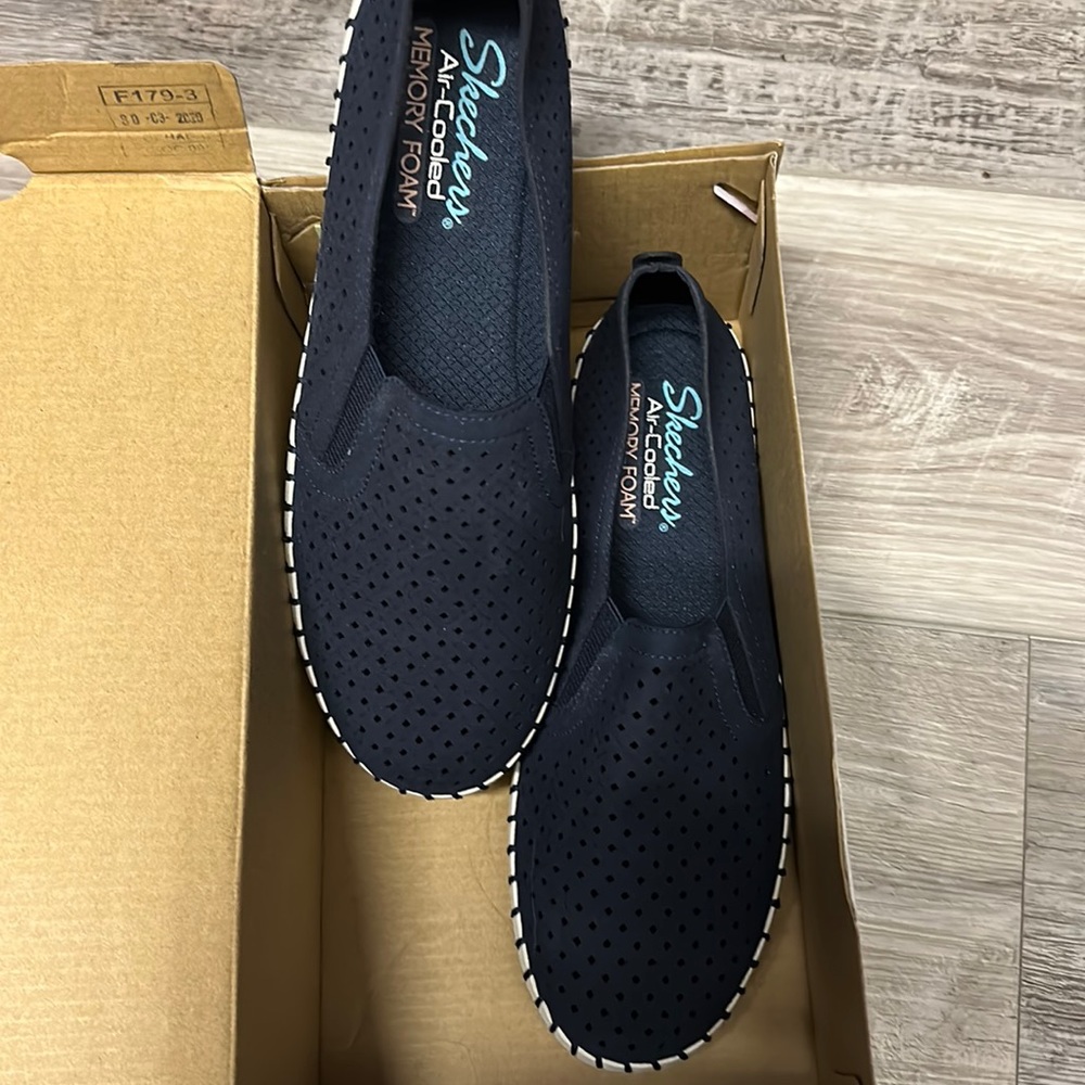 Skechers active air cooled memory foam “Sepulveda Blvd” size 8.5